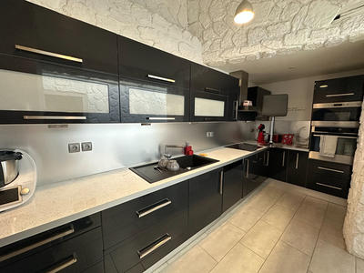 Maison - 228 m² - 7 pièces