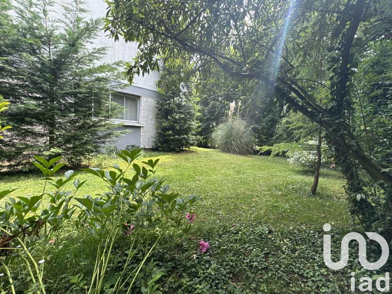 Maison - 245 m² - 9 pièces