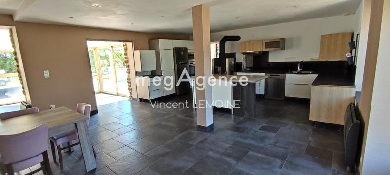 Maison - 204 m² - 7 pièces