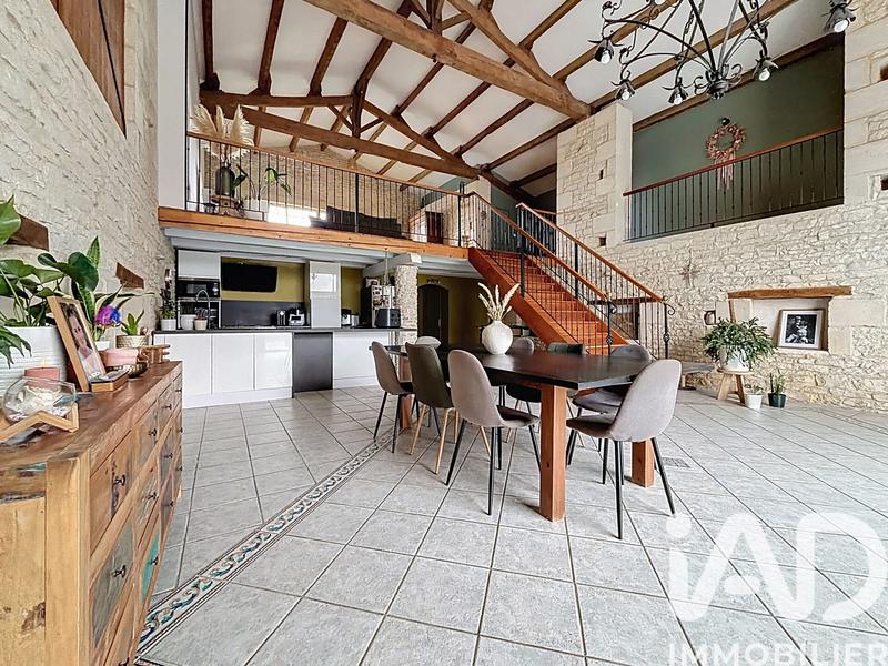 Maison - 408 m² - 6 pièces