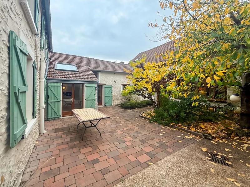 Maison - 240 m² - 9 pièces