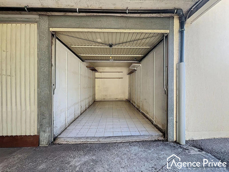 Parking / Garage - 12 m²