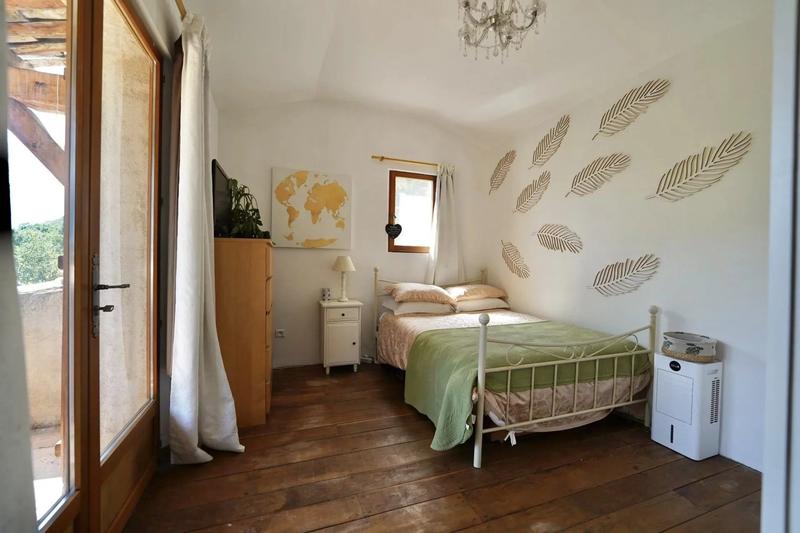 Maison - 256 m² - 11 pièces