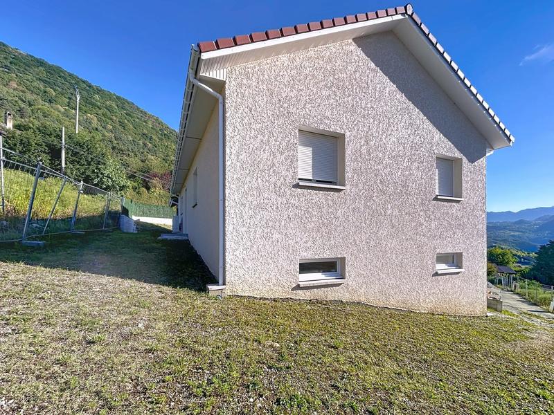 Maison - 94 m² - 5 pièces