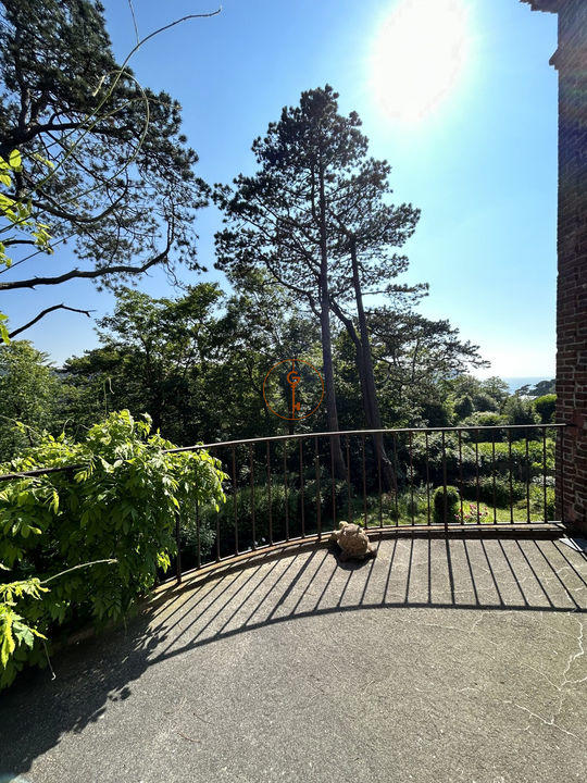 Villa - 270 m² - 8 pièces