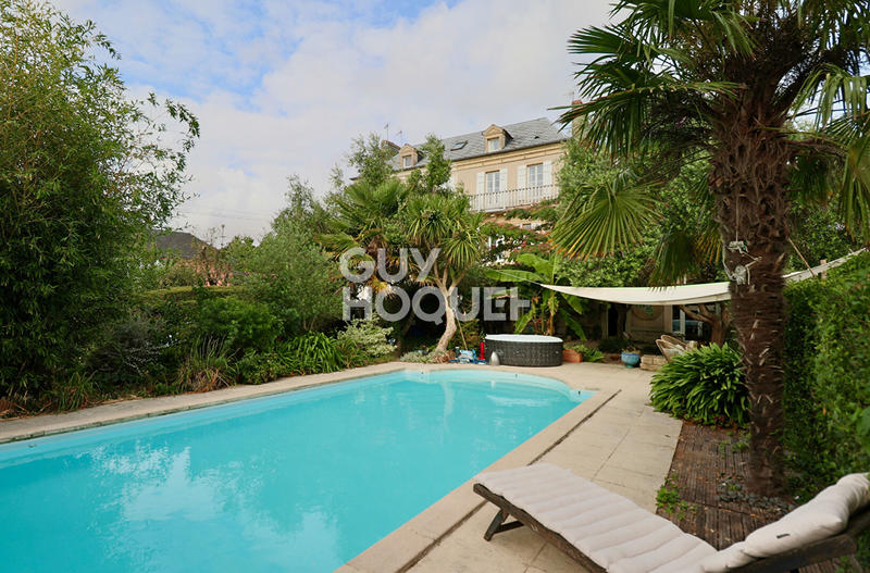 Maison - 224 m² - 8 pièces