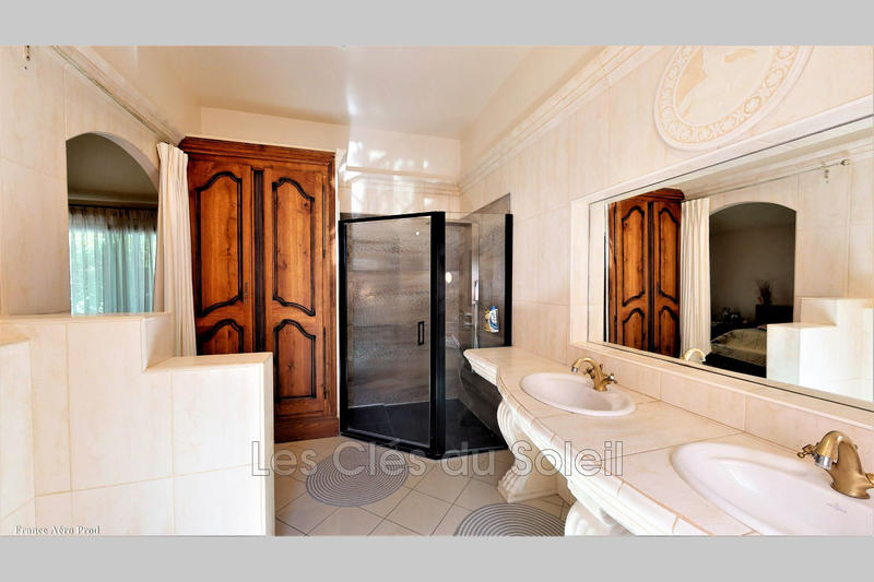 Maison - 227 m² - 8 pièces