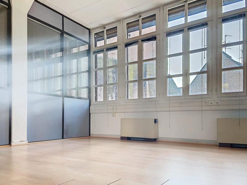 Local d'activité / Entrepôt - 133 m² - 6 pièces