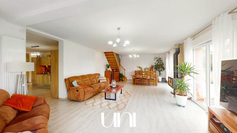 Maison - 247 m² - 7 pièces