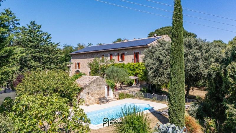 Mas - 400 m² - 15 pièces