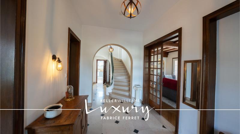 Propriété - 360 m² - 12 pièces