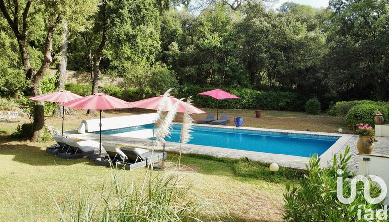 Maison - 270 m² - 6 pièces