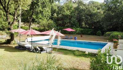 Maison - 270 m² - 6 pièces