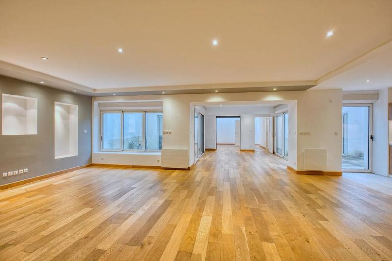 Appartement - 177 m² - 8 pièces