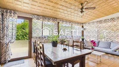 Maison - 234 m² - 8 pièces