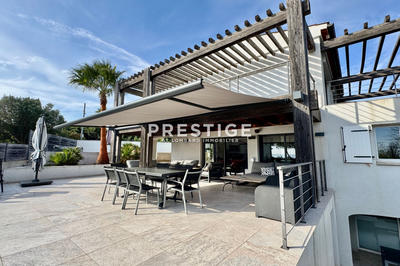 Maison - 255 m² - 8 pièces