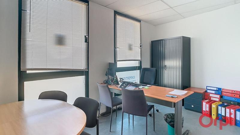 Bureau - 142 m² - 1 pièce