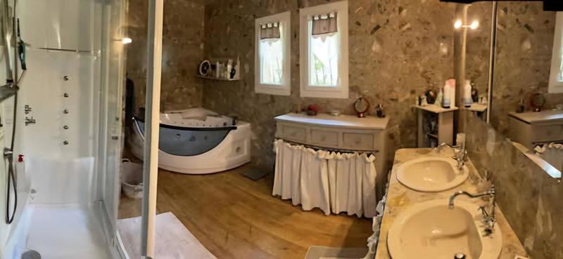 Maison - 250 m² - 8 pièces