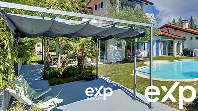 Maison - 219 m² - 9 pièces