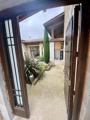 Maison - 250 m² - 6 pièces