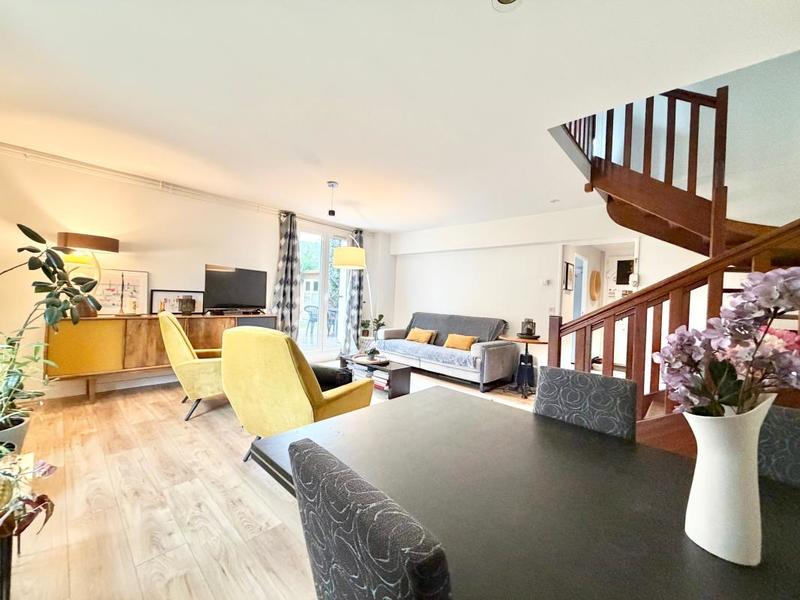 Maison - 98 m² - 5 pièces