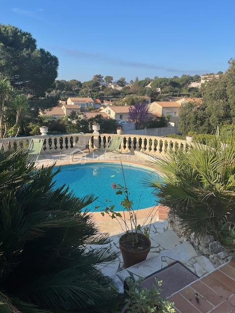 Maison traditionnelle - 99 m² - 4 pièces