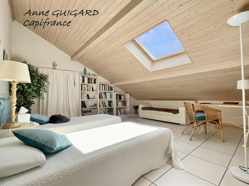 Maison - 232 m² - 7 pièces