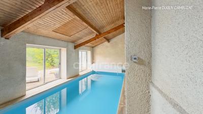 Maison - 208 m² - 9 pièces