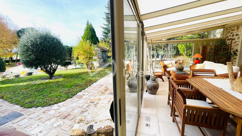 Maison - 261 m² - 8 pièces