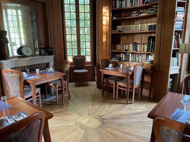 Manoir - 2 000 m² - 60 pièces