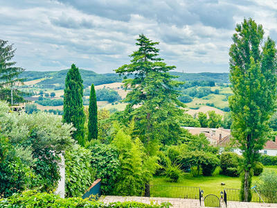 Maison - 228 m² - 9 pièces