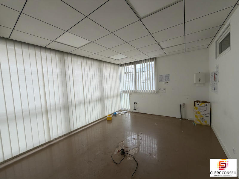 Bureau - 548 m²