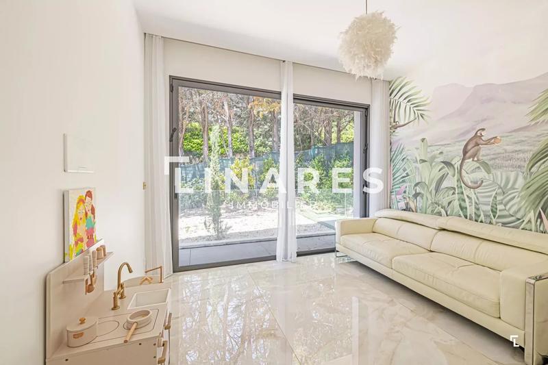 Villa - 300 m² - 9 pièces