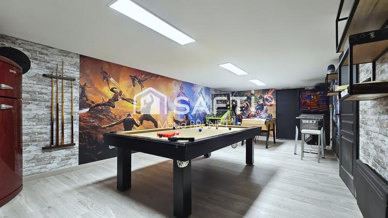 Maison - 265 m² - 8 pièces