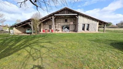 Maison - 258 m² - 9 pièces