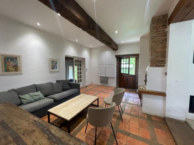 Maison - 242 m² - 8 pièces