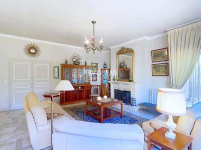 Villa - 273 m² - 9 pièces