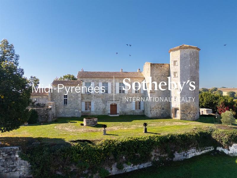 Château - 410 m² - 12 pièces