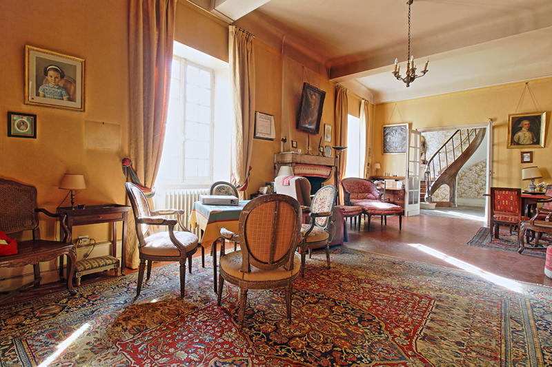 Maison - 460 m² - 15 pièces