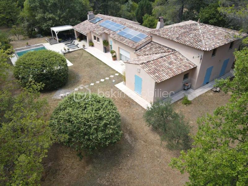 Maison - 210 m² - 6 pièces