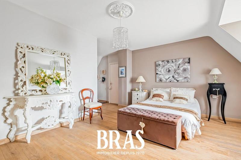 Maison - 200 m² - 8 pièces