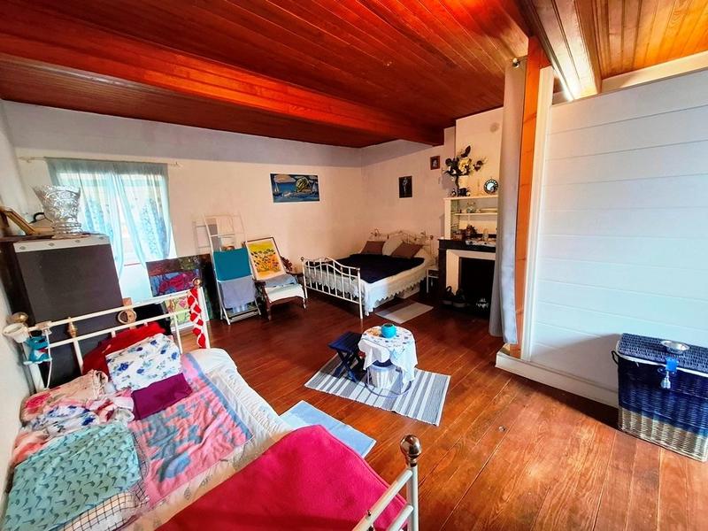 Maison - 204 m² - 7 pièces