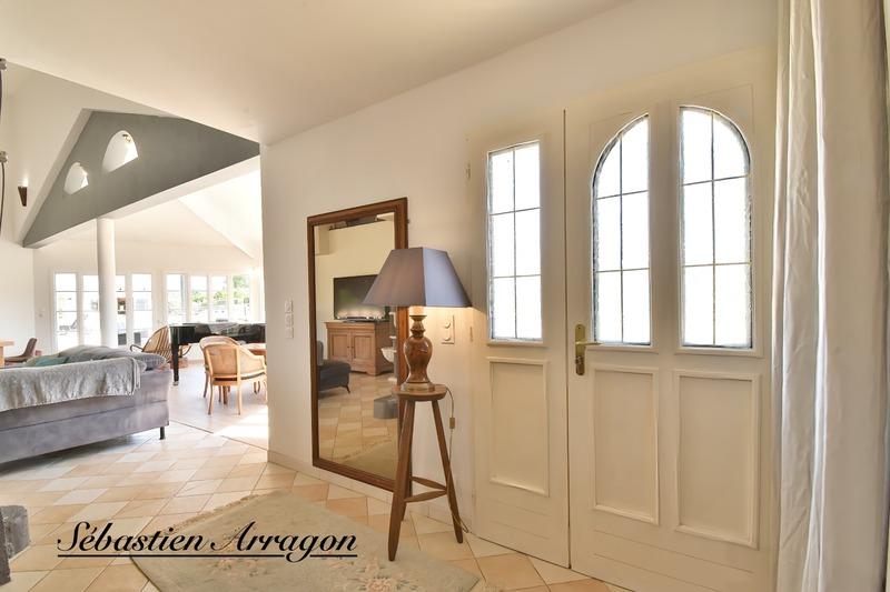 Villa - 250 m² - 6 pièces