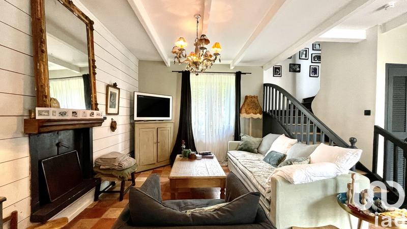 Maison - 213 m² - 9 pièces