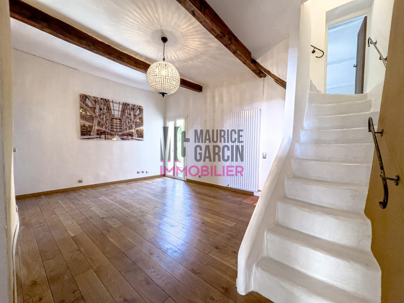 Maison - 220 m² - 9 pièces