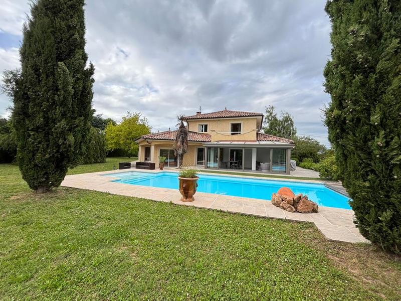 Maison - 206 m² - 7 pièces