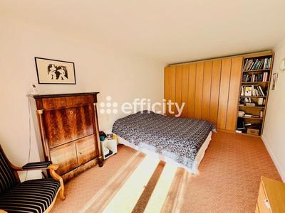 Pavillon - 215 m² - 6 pièces