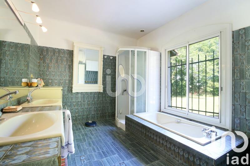 Maison - 220 m² - 7 pièces