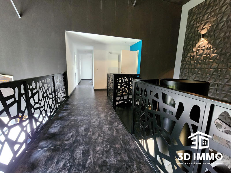 Maison - 325 m² - 8 pièces