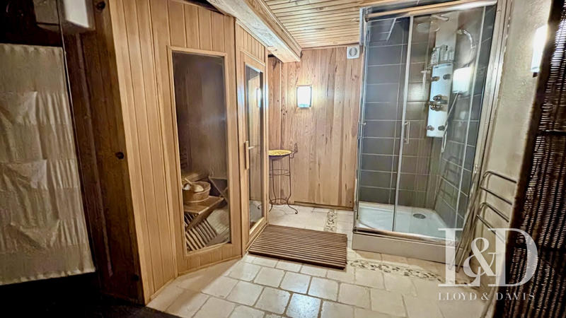 Bastide - 1 400 m² - 38 pièces